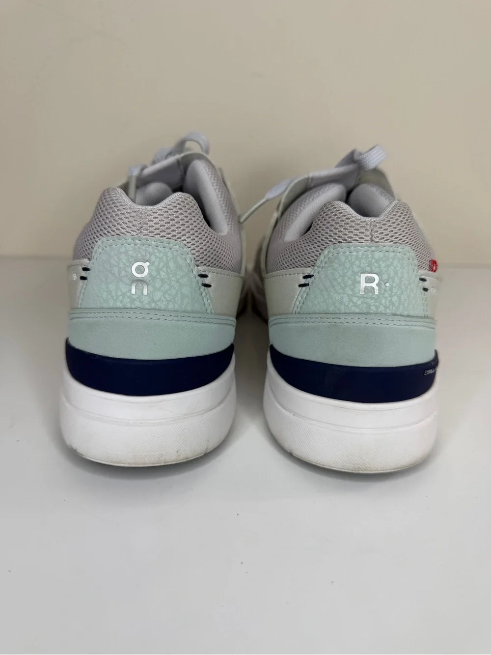 On THE ROGER Clubhouse Glacier Gray Shoes Tennis Sneakers Men Size 47 US 12